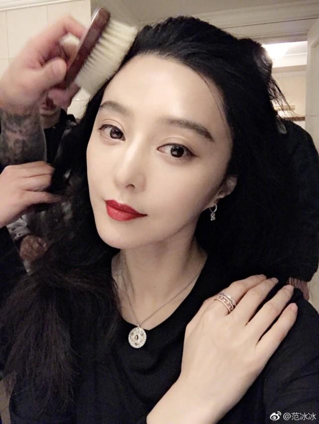 Phạm Băng Băng lần đầu tiết lộ tủ đồ trang điểm hoành tráng và xa xỉ-4