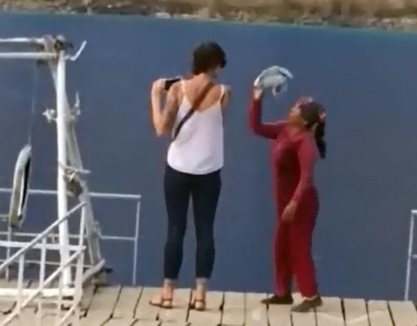 Vào Tuyệt tình cốc, nữ du khách Tây bị xua đuổi-1