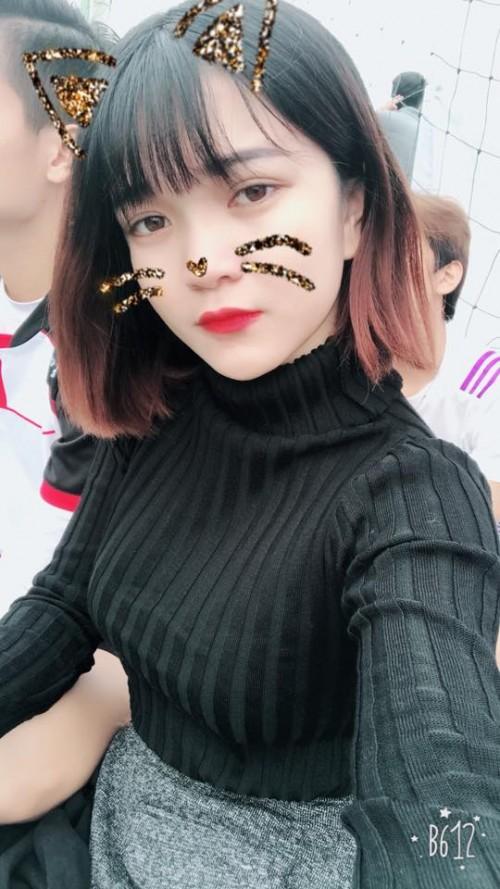 Gái xinh hát nhạc chế Người lạ ơi cổ vũ đội tuyển U23 Việt Nam-3