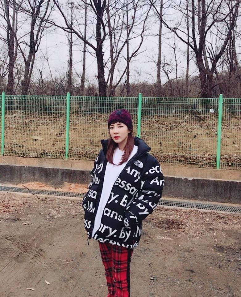 Song Hye Kyo - Song Joong Ki chiếm sóng bảng thời trang sao Hàn tuần qua-1