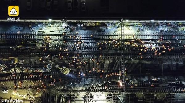 Chóng mặt: Công nhân Trung Quốc xây đường sắt mới chỉ trong 9 tiếng-2