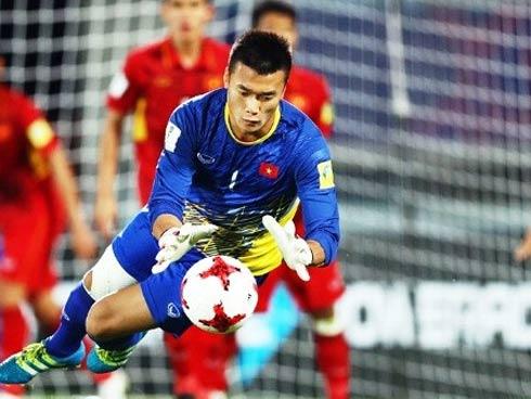 'Thủ môn quốc dân' đã gọi tên chàng trai Bùi Tiến Dũng
