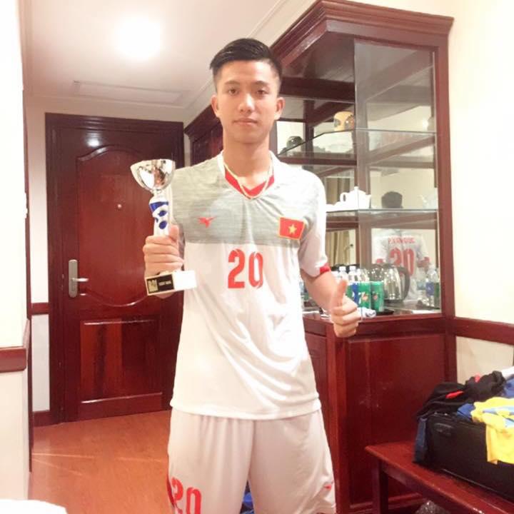 Phong cách thời trang basic chất như nước cất của 5 chân sút penalty ấn tượng nhất U23 Việt Nam-6