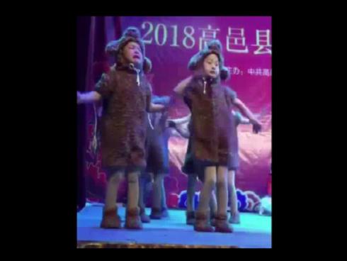 Khi bạn mê bóng đá mà bố mẹ lại bắt làm dancer