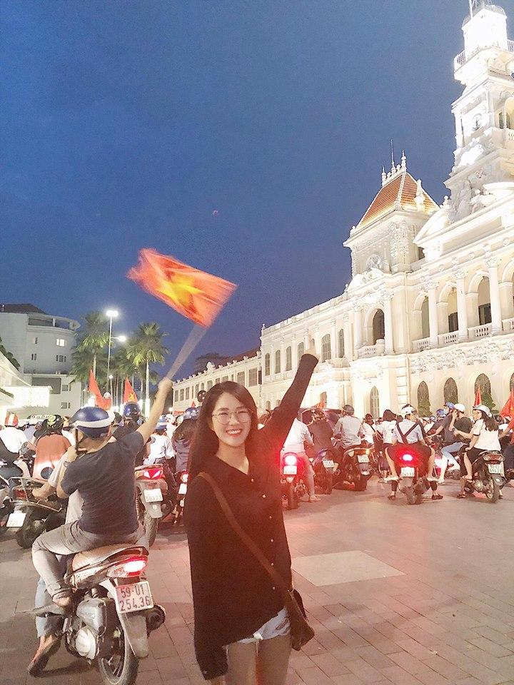 Một đêm đi bão mừng U23 Việt Nam vào chung kết đầy cảm xúc của dàn hot girl - hot boy Việt-4