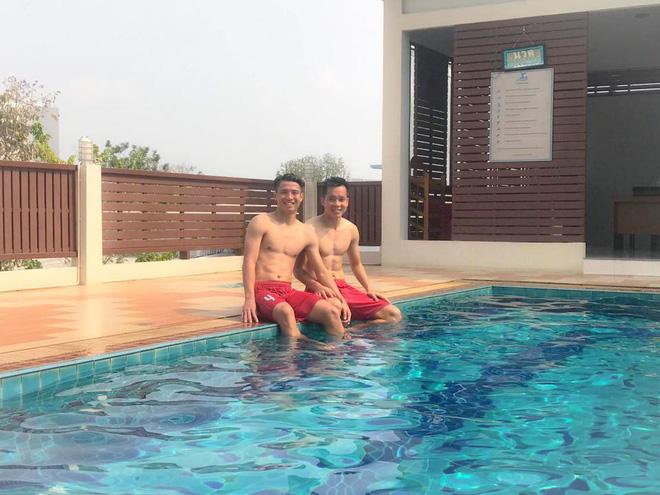 Khi Bùi Tiến Dũng và đồng đội cùng cởi áo khoe body cực phẩm 6 múi-7