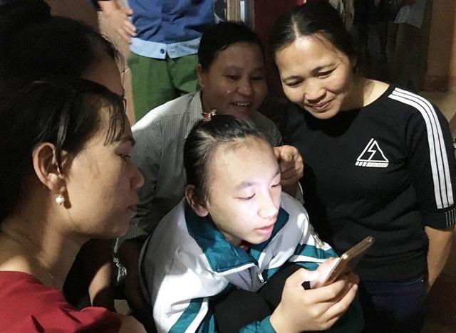 Mẹ thủ môn Bùi Tiến Dũng: Tôi nín thở, không dám nhìn màn hình ti vi-10