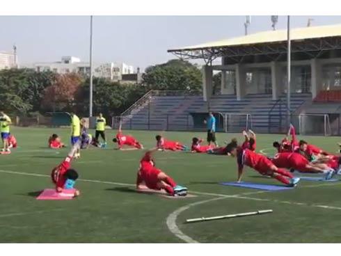 Trước trận đấu căng thẳng, Hồng Duy U23 Việt Nam vẫn bình tĩnh... bán son-8