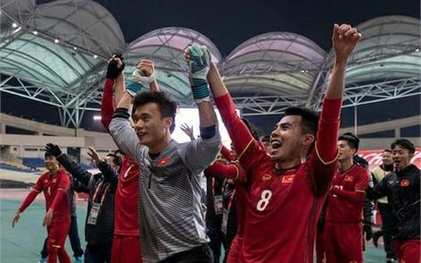 Tiền vệ U23 Việt Nam gạt nỗi đau mất người thân thi đấu hết mình cùng đồng đội giành chiến thắng-3