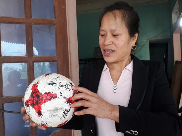 Mẹ thủ môn Bùi Tiến Dũng tiết lộ tiêu chuẩn nàng dâu tương lai-2