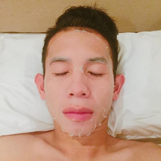 Trước trận đấu căng thẳng, Hồng Duy U23 Việt Nam vẫn bình tĩnh... bán son-5