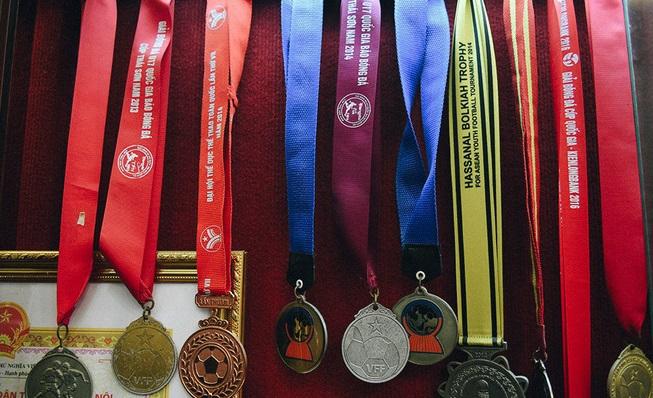 Tuổi thơ nghèo khó và cú sốc lớn trong đời tiền vệ Quang Hải-10