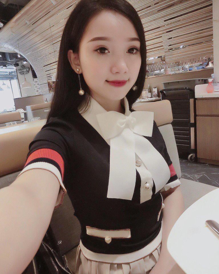 Bạn gái cầu thủ ngầu nhất U23, trắng không thua Ngọc Trinh, hàng hiệu cũng không hề kém!-8