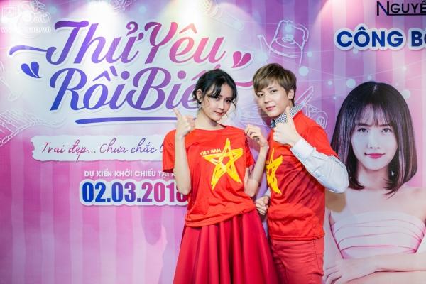 Trương Mỹ Nhân tạo dáng ăn mừng bàn thắng của cầu thủ U23 Việt Nam-3