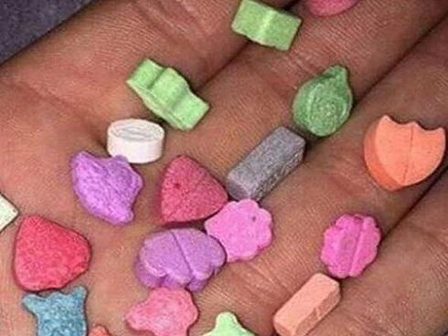 Sài Gòn: Phong tỏa 2 quán bar, ngăn dân chơi ném ma túy-7