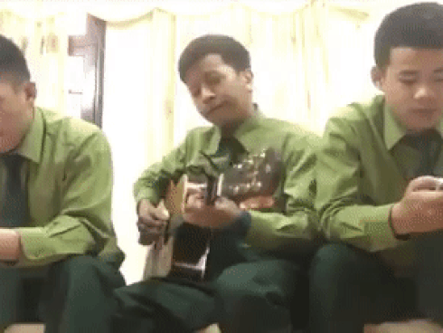 Mượn âm nhạc, ba chú bộ đội gửi lời cảm ơn đến các anh hùng U23 Việt Nam