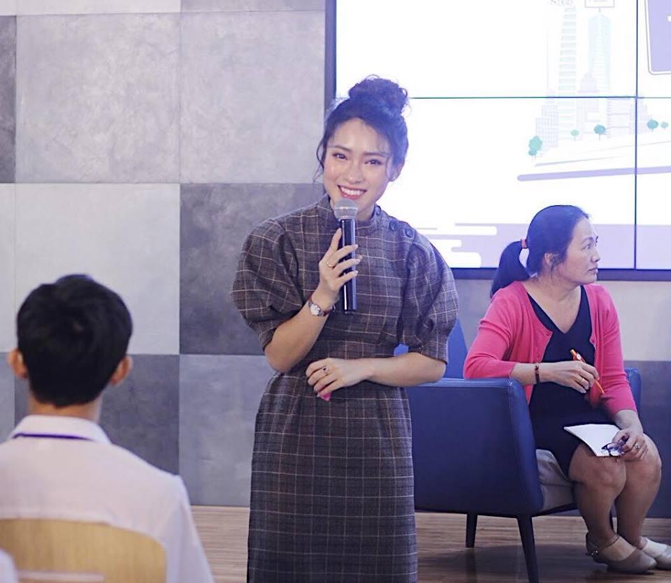 Hot girl - hot boy Việt: Yến Tatoo chế Người lạ ơi! gửi tặng các cầu thủ U23 Việt Nam-9