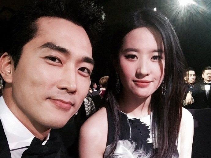 Ngưỡng mộ 2 năm yêu đương đầy mật ngọt, ai ngờ Lưu Diệc Phi và Song Seung Hun chia tay bất ngờ đến thế!-14