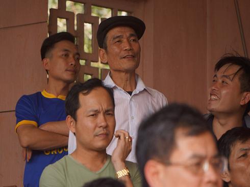 Nghe lời HLV Park Hang Seo, bố mẹ Tiến Dũng không sang Trung Quốc
