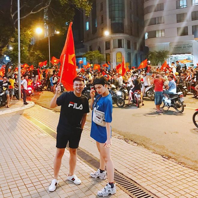 Street style sao Việt nhuốm màu cờ Tổ Quốc mừng chiến thắng tuyển U23 Việt Nam-2
