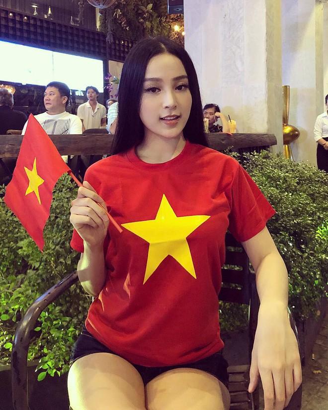 Street style sao Việt nhuốm màu cờ Tổ Quốc mừng chiến thắng tuyển U23 Việt Nam-3