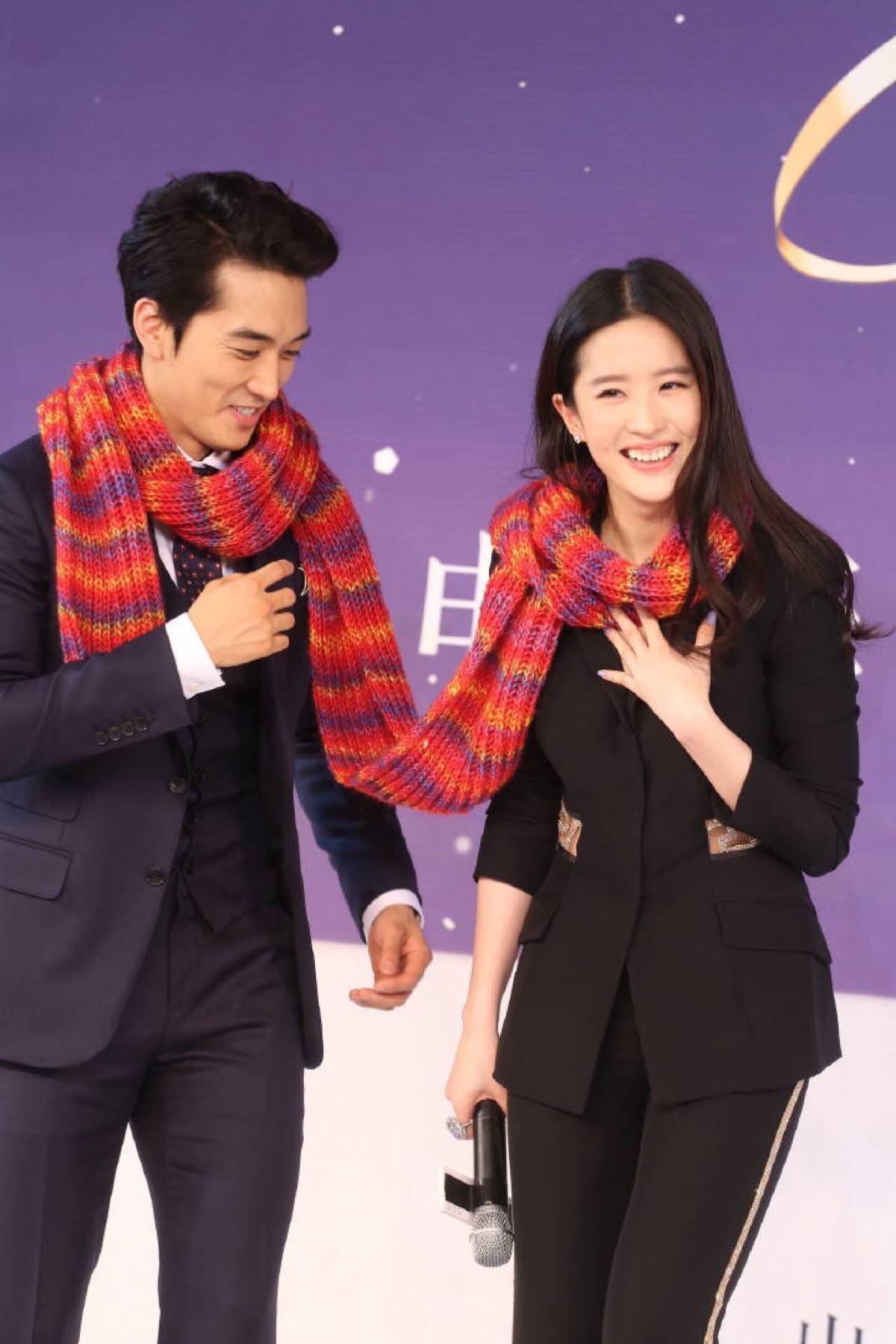 Ngưỡng mộ 2 năm yêu đương đầy mật ngọt, ai ngờ Lưu Diệc Phi và Song Seung Hun chia tay bất ngờ đến thế!-2