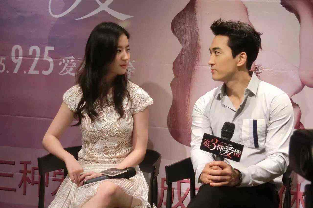 Ngưỡng mộ 2 năm yêu đương đầy mật ngọt, ai ngờ Lưu Diệc Phi và Song Seung Hun chia tay bất ngờ đến thế!-12