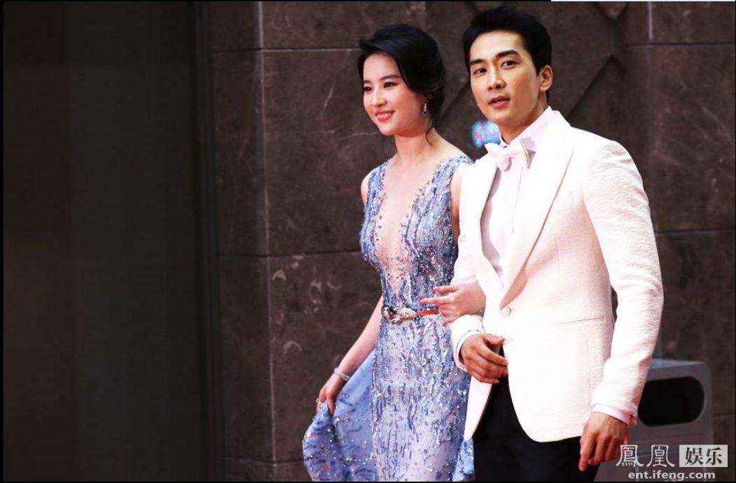 Ngưỡng mộ 2 năm yêu đương đầy mật ngọt, ai ngờ Lưu Diệc Phi và Song Seung Hun chia tay bất ngờ đến thế!-5