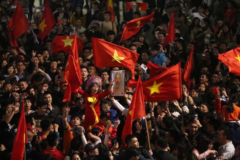 Vợ chồng Công Vinh - Thủy Tiên bức xúc vì bị vu khống coi thường U23 Việt nam-2