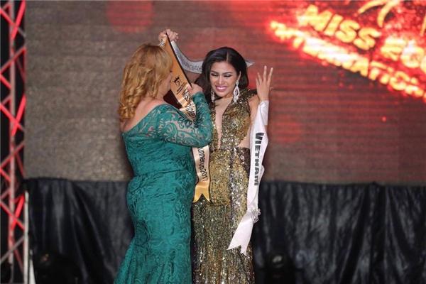 BẤT NGỜ: Hoa hậu Liên Lục Địa vừa đăng quang từng bị nhan sắc của Nguyễn Thị Thành thổi bay-7