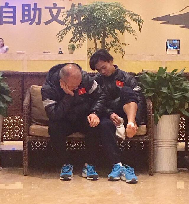 Thầy trò Park Hang Seo hân hoan đón tuyết tại Trung Quốc trước khi bước vào trận cuối kinh điển-4