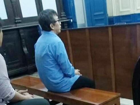 Hiếp dâm bé gái câm điếc 13 tuổi khiến có thai, gã hàng xóm đồi bại bật khóc tại tòa, xin giảm nhẹ hình phạt