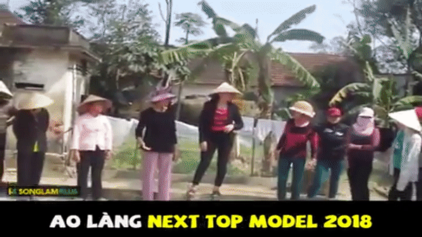 Cười ngất xem clip hội chị em thi Ao Làng Next Top lầy lội nhất năm-1