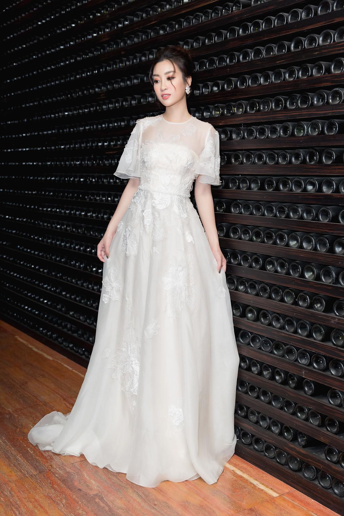 Angela Phương Trinh - Đỗ Mỹ Linh công phá thảm đỏ với sắc vàng rực rỡ nhất tuần qua-5