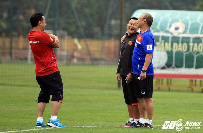 Trước thềm trận chung kết, cùng ngắm loạt khoảnh khắc ‘siêu kute’ của huấn luyện viên Park Hang Seo-1