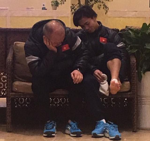 Trước thềm trận chung kết, cùng ngắm loạt khoảnh khắc ‘siêu kute’ của huấn luyện viên Park Hang Seo-7