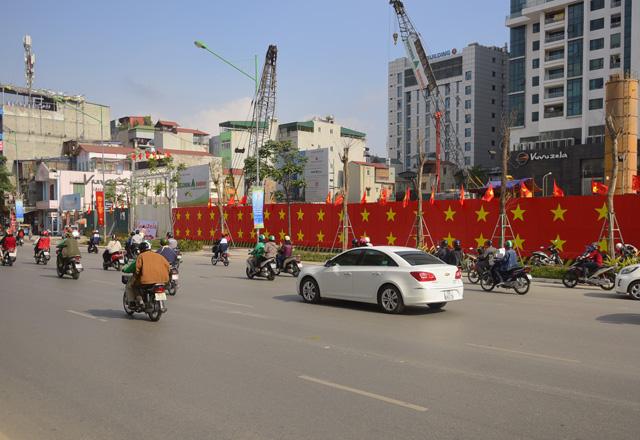 Ảnh: Đường phố Hà Nội rực đỏ cờ Tổ quốc trước trận chung kết U23 Việt Nam-1