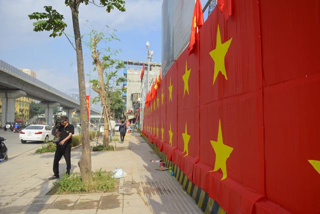 Ảnh: Đường phố Hà Nội rực đỏ cờ Tổ quốc trước trận chung kết U23 Việt Nam-3