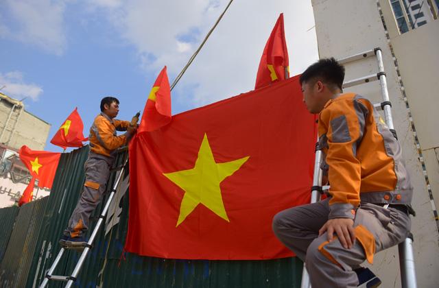 Ảnh: Đường phố Hà Nội rực đỏ cờ Tổ quốc trước trận chung kết U23 Việt Nam-6