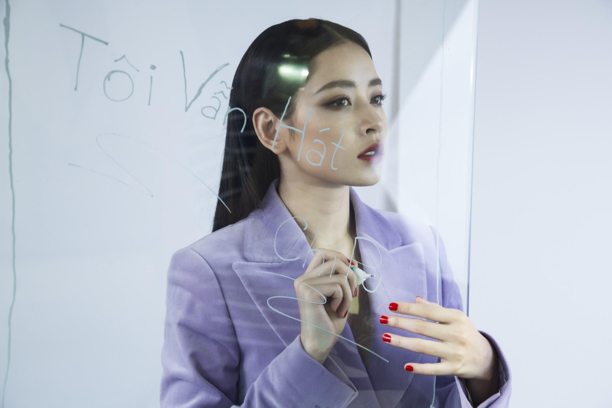 Chi Pu hát live ca khúc mới, trải lòng về áp lực những ngày đầu làm ca sĩ-2