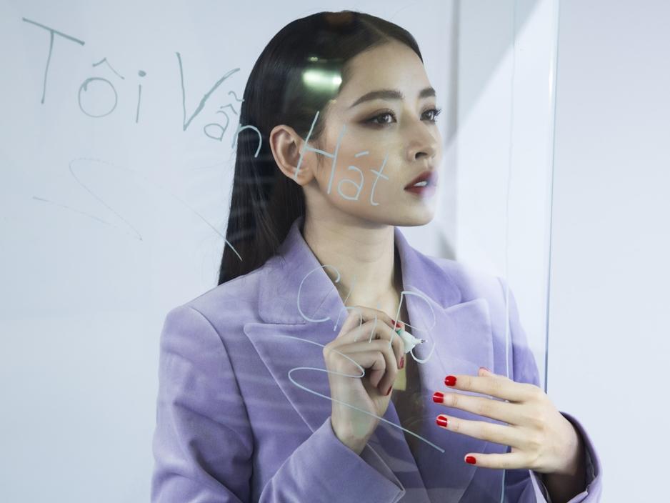 Sợ bị lộ oét giọng, Chi Pu tắt tiếng clip khi hát tới đoạn lên tông?-3