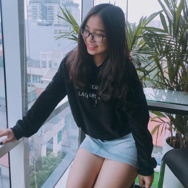 Bạn gái ‘người hùng’ sân cỏ U23 Việt Nam - người mê diện đồ đôi, người dùng toàn hàng hiệu đắt giá-13