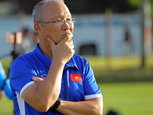 Hồi hộp xem gà tiên tri dự đoán chung kết U23 Việt Nam và U23 Uzbekistan-1