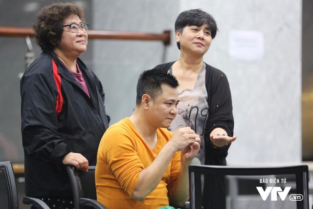 Clip: CỰC HÀI Nghệ sĩ Táo Quân dự đoán U23 Việt Nam vô địch bằng... hạt hướng dương-2