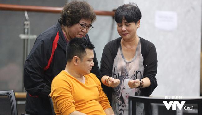 Clip: CỰC HÀI Nghệ sĩ Táo Quân dự đoán U23 Việt Nam vô địch bằng... hạt hướng dương-1