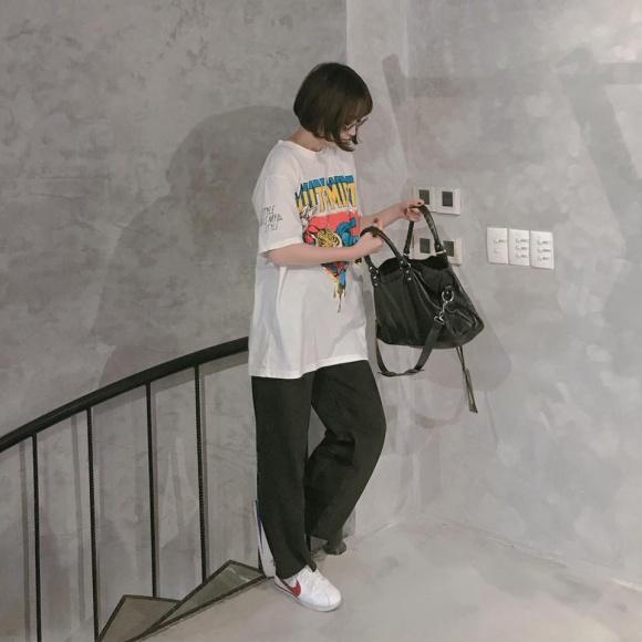 Hot girl - hot boy Việt: Heo Mi Nhon thích thú khi con gái 1 tuổi có thể tự xúc cơm ăn dù đang bị ốm-7