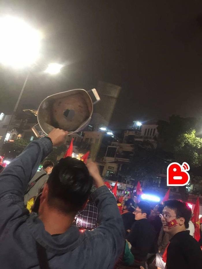 Ấn tượng với tổng thiệt hại sau màn cổ vũ U23 Việt Nam cuồng nhiệt của người hâm mộ-13