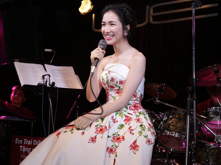 Clip: Cover lại hit của đồng nghiệp nhưng Hòa Minzy hát sai, nhầm lời đến thảm họa-1