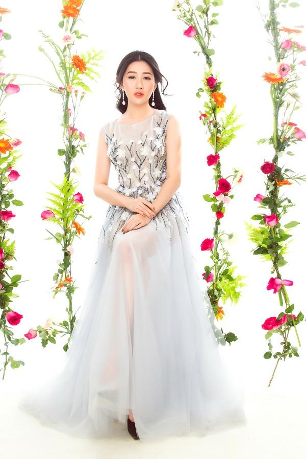 Hoa hậu Huỳnh Thúy Anh hóa nàng xuân chào năm mới 2018-2