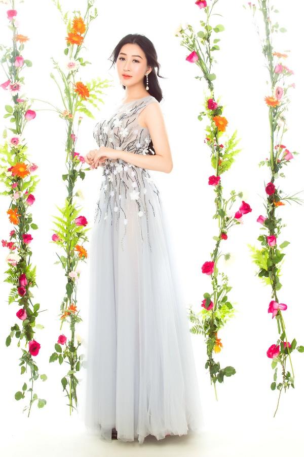 Hoa hậu Huỳnh Thúy Anh hóa nàng xuân chào năm mới 2018-4